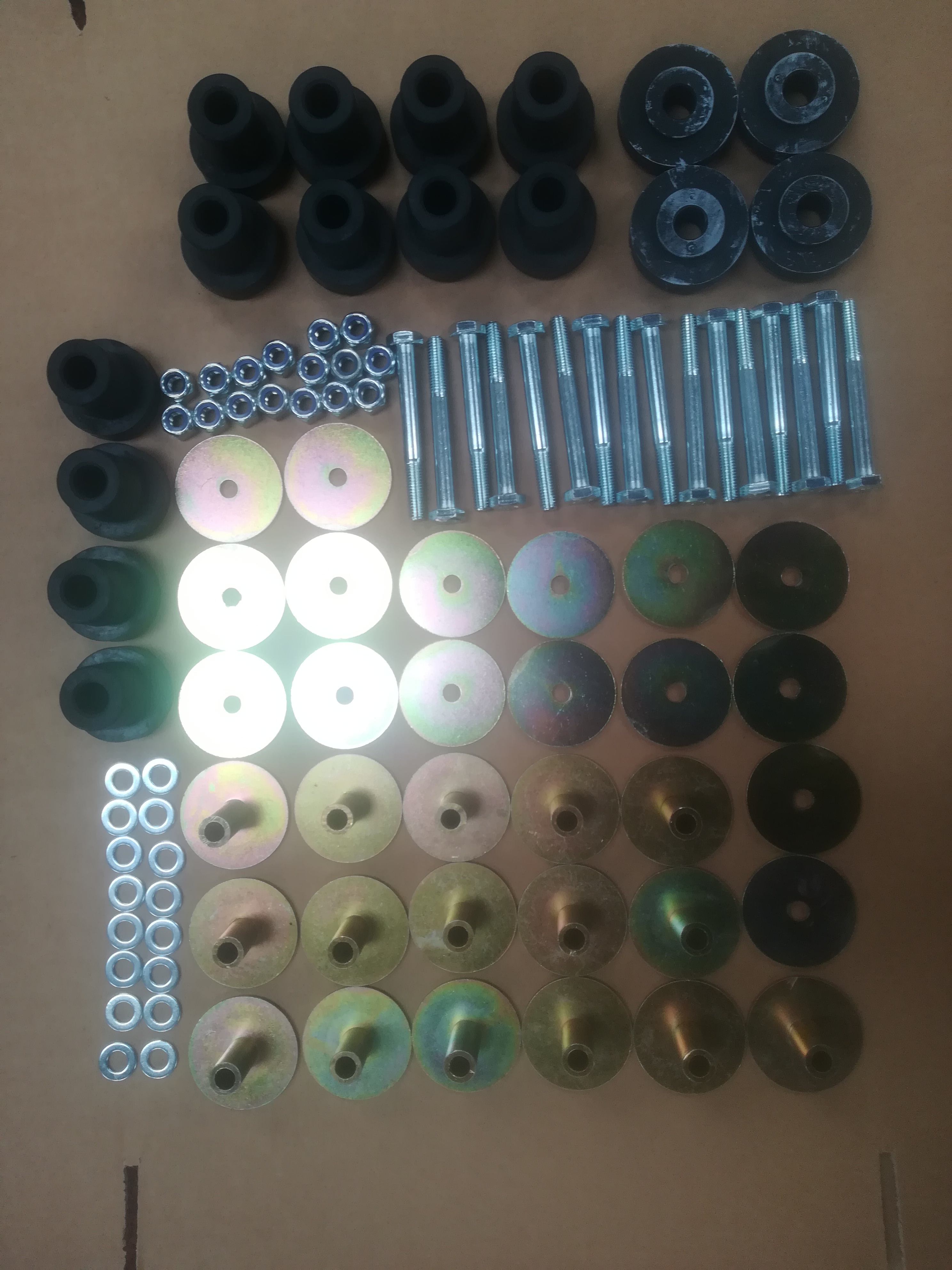 Product image: LAND ROVER DICOVERY 2 TD5 / V8 BODY MOUNTING KIT 
