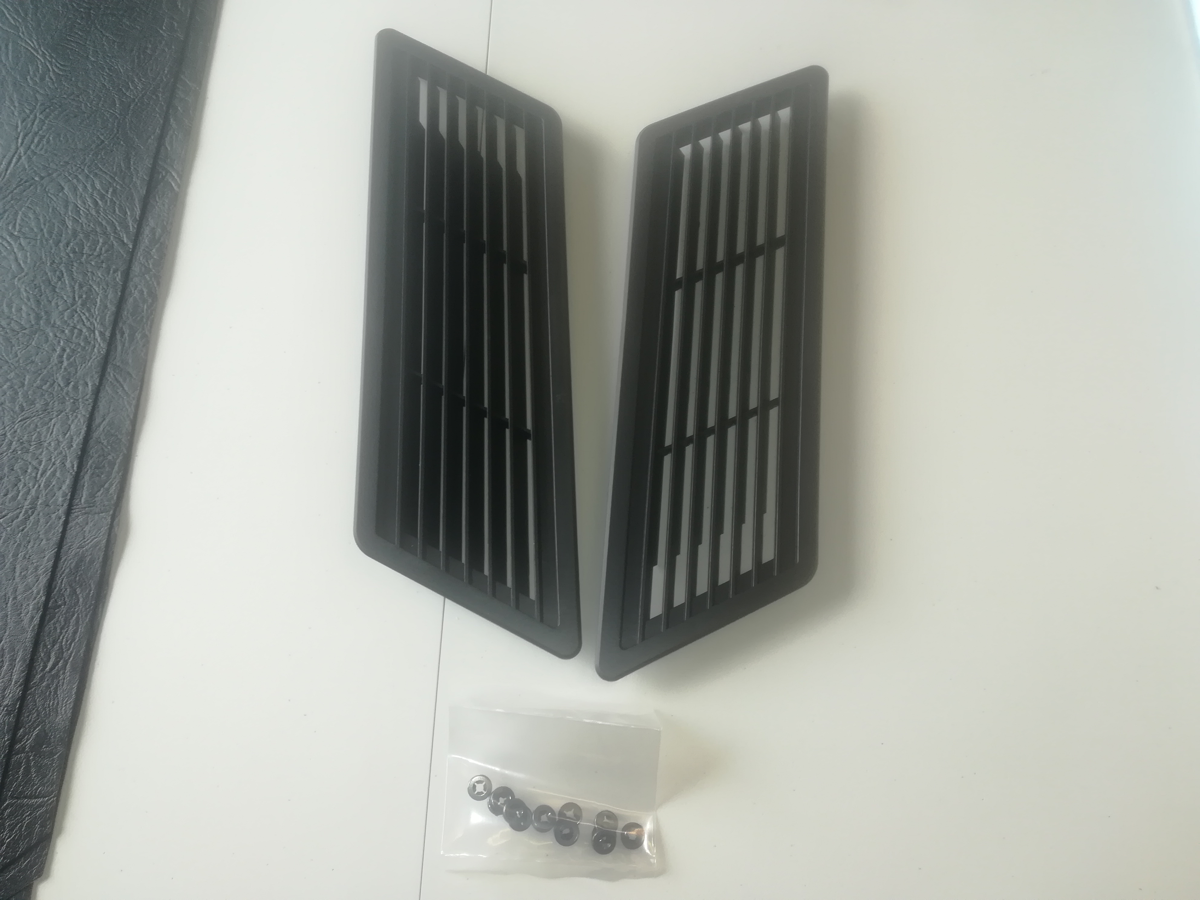 Product image: RANGE ROVER CLASSIC REAR QUARTER PANEL AIR VENTS  