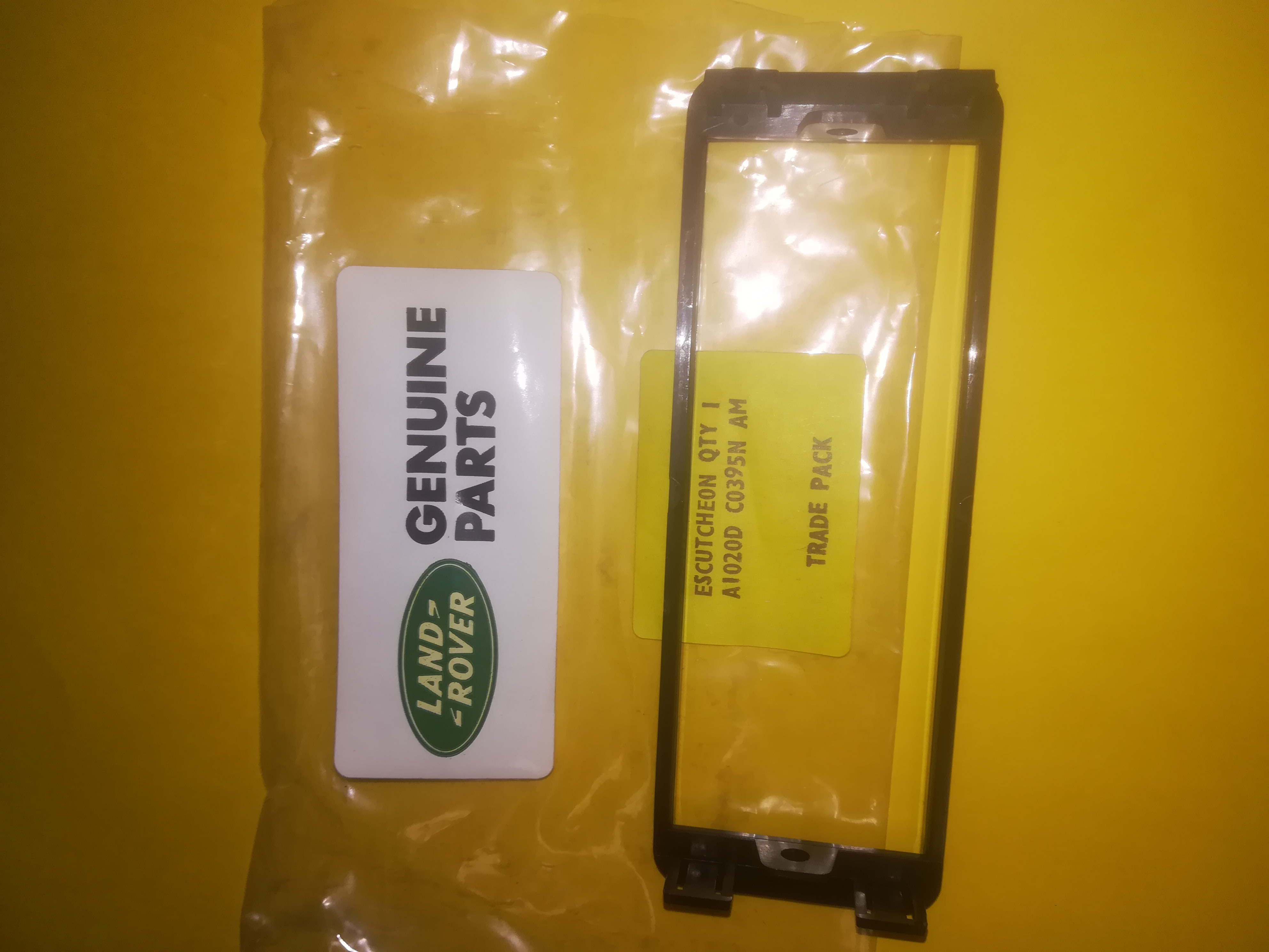 Product image: RANGE ROVER CLASSIC 2 DOOR EARLY AIR CON ESCUTCHEON 