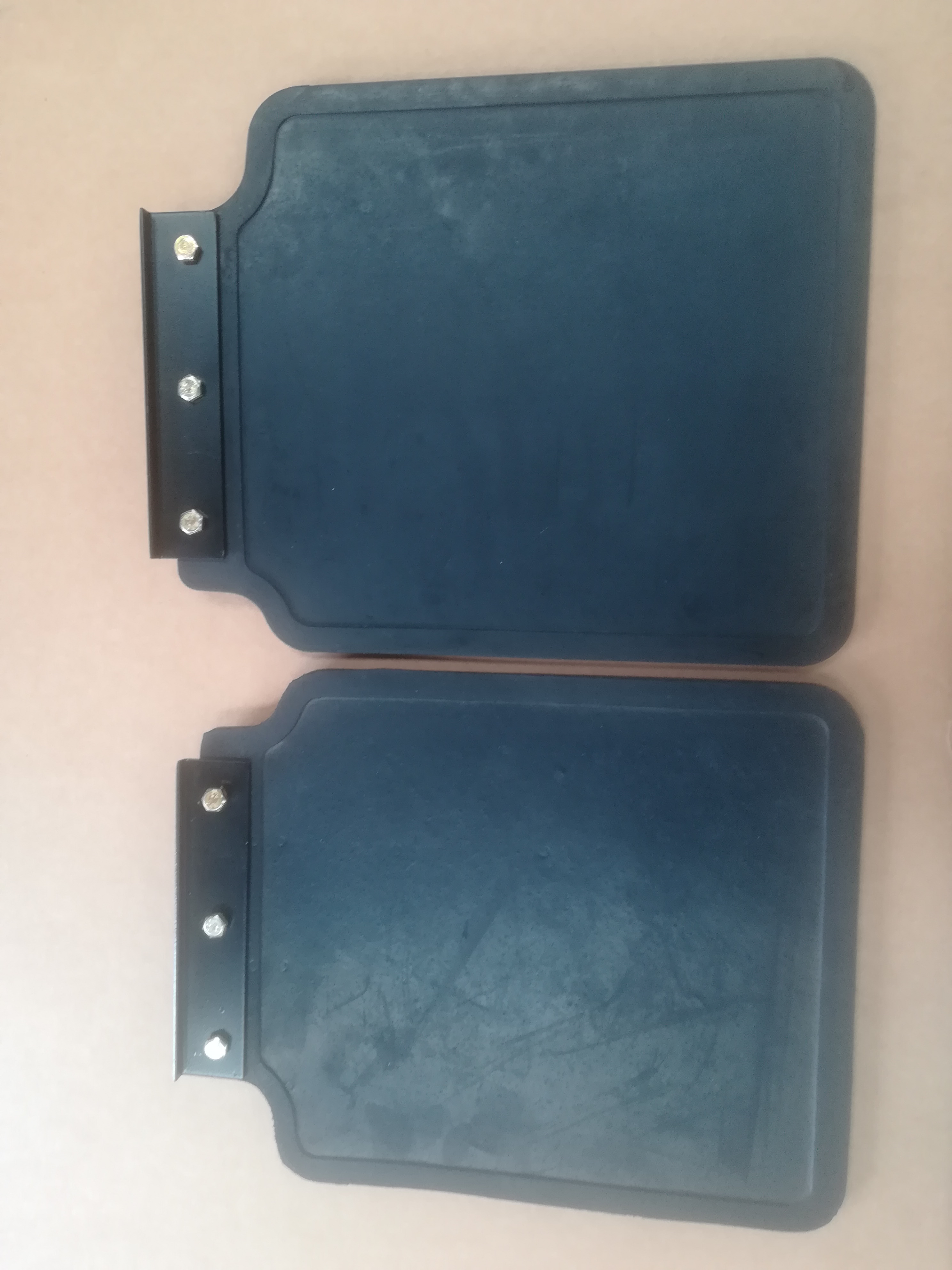 Product image: LAND ROVER DISCOVERY 1 REAR MUDFLAP KIT 