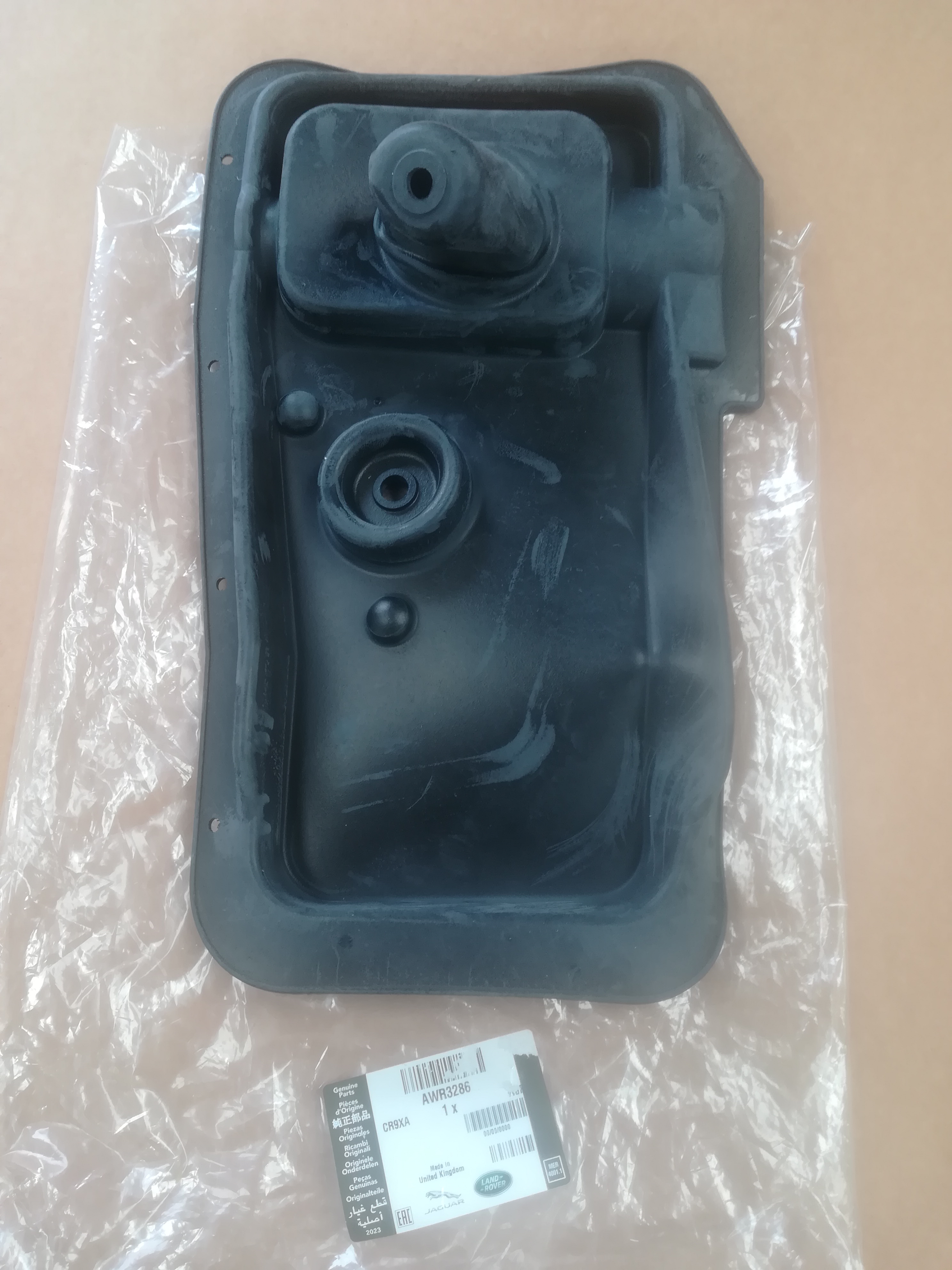 Product image: LAND ROVER DISCOVERY  1 GENUINE GEAR BOX TUNNEL GAITER FOR LT77