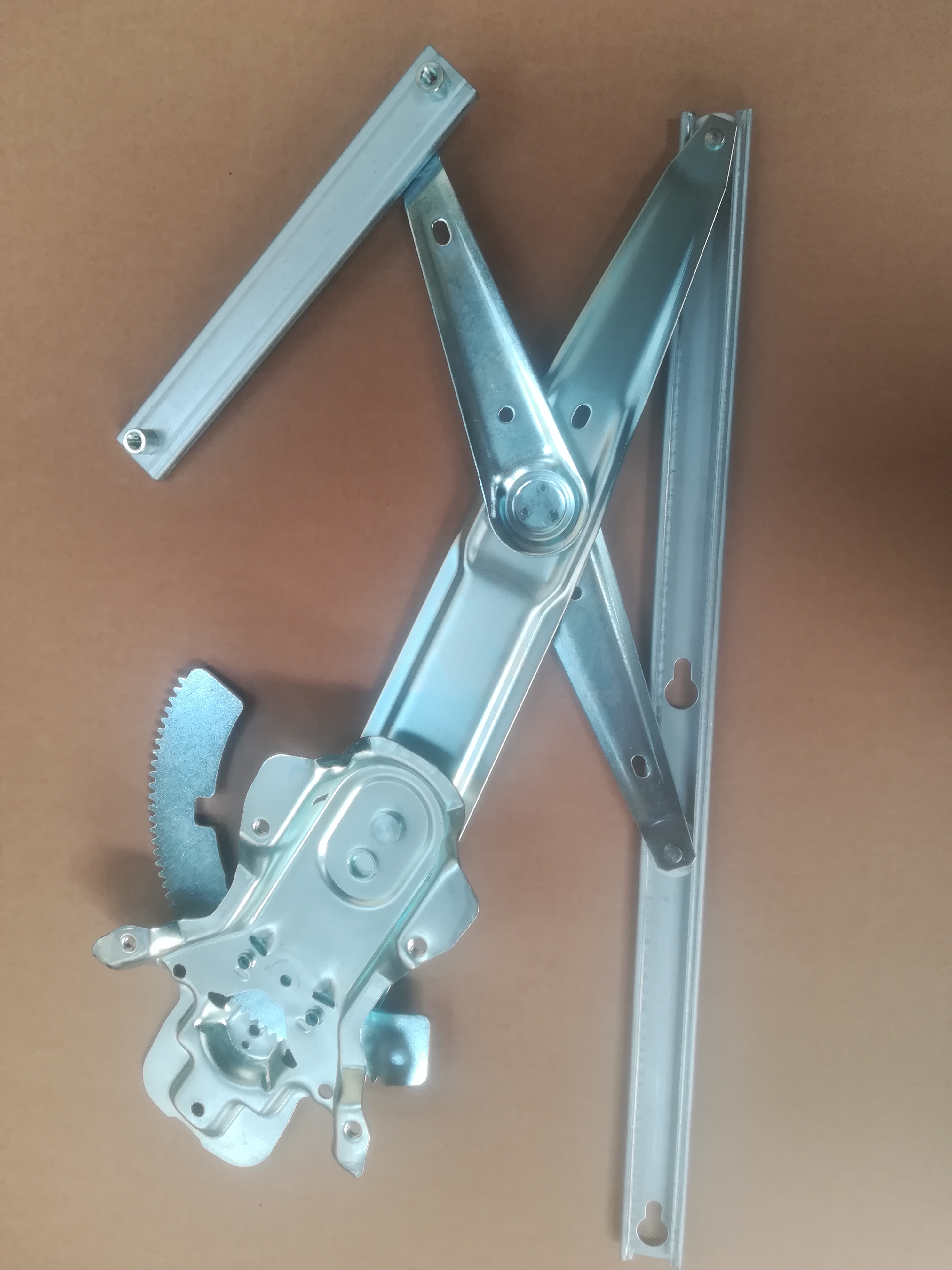 Product image: LAND ROVER DISCOVERY 1 / 2 FRONT DRIVERS WINDOW REGULATOR UK MADE